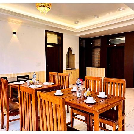 Hotel Premium Travellers # Inn Near Temple - Fully Air Conditioning Hotel - Hygiene And Spacious Room - A Top Rated Luxuary Hotel Merces Kültér fotó