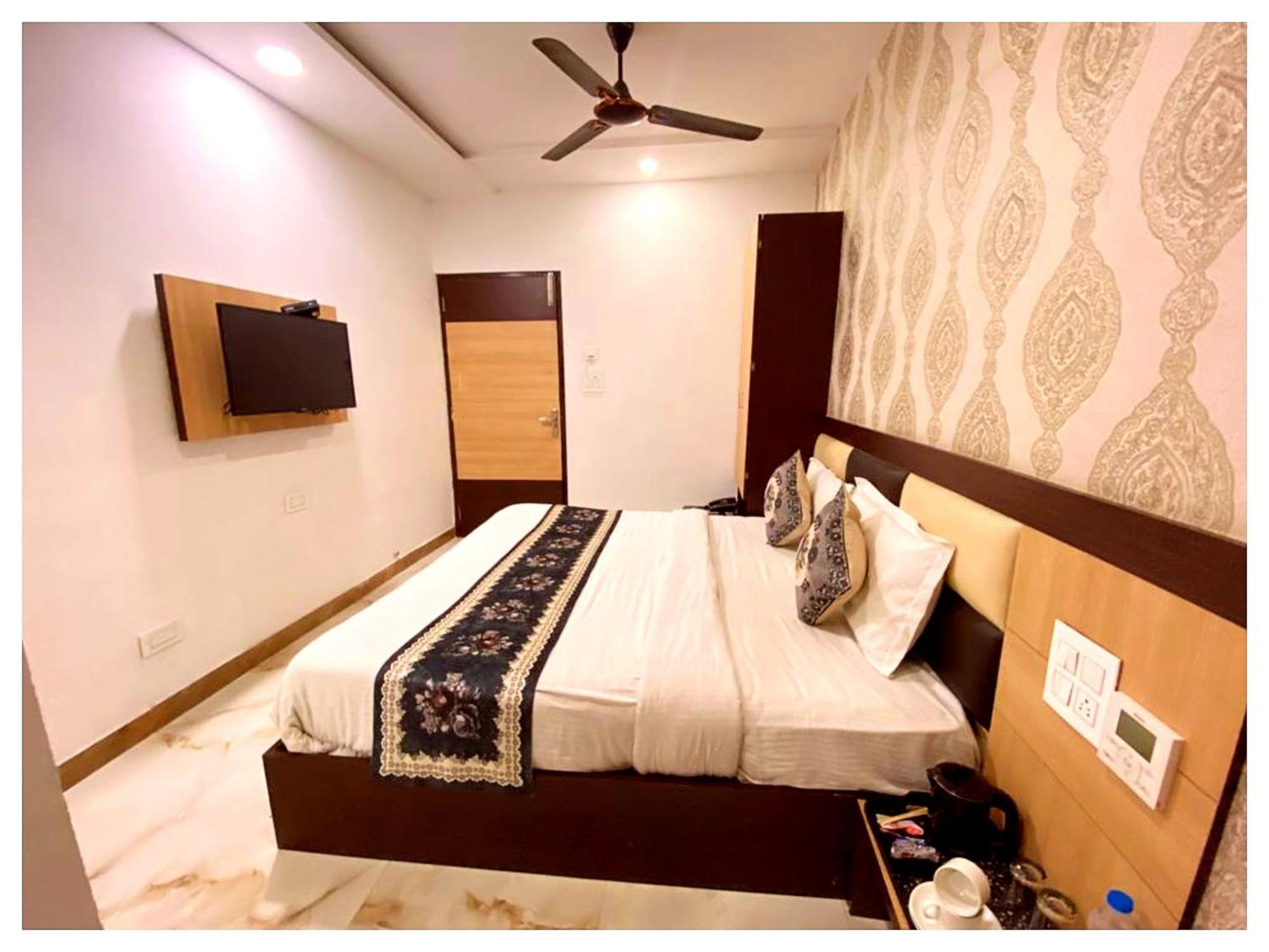 Hotel Premium Travellers # Inn Near Temple - Fully Air Conditioning Hotel - Hygiene And Spacious Room - A Top Rated Luxuary Hotel Merces Kültér fotó
