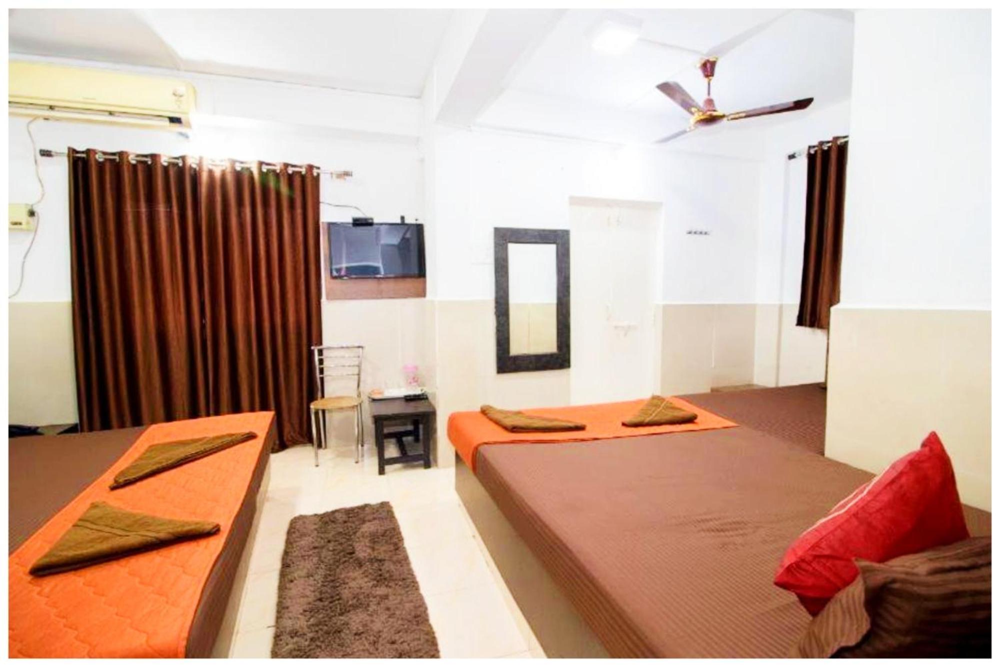 Hotel Premium Travellers # Inn Near Temple - Fully Air Conditioning Hotel - Hygiene And Spacious Room - A Top Rated Luxuary Hotel Merces Kültér fotó